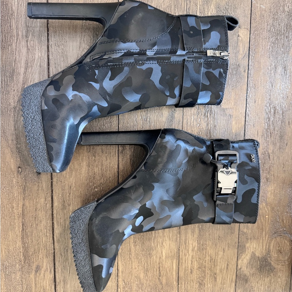 DKNY Zana Black Camouflage Square Toe Platform Ankle Bootie with Buckle NWOT - Picture 3 of 3